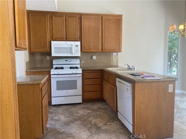 Kitchen - granite countertops