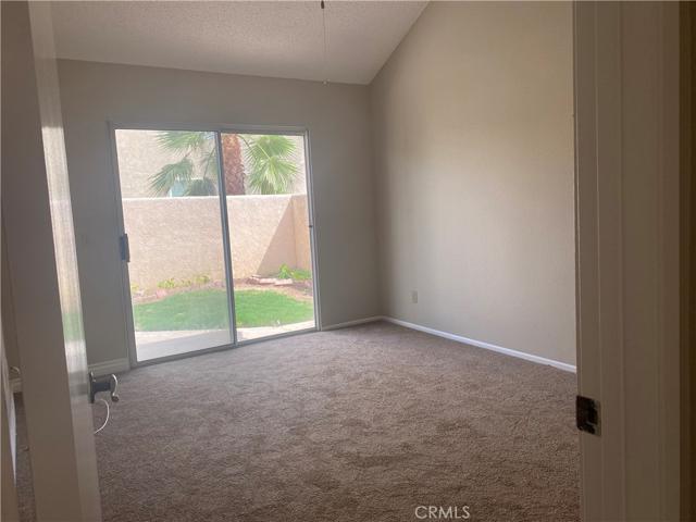 Master bedroom - sliding door to backyard