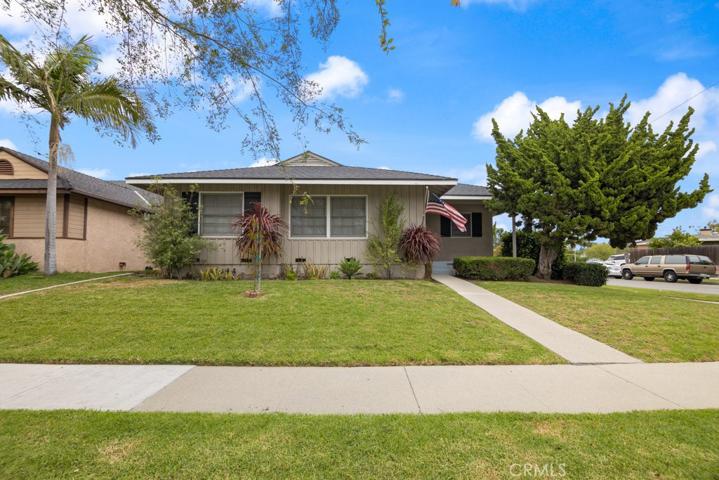 2542 Vuelta Grande Avenue, Long Beach, California 90815