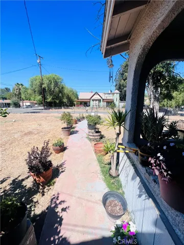137 S Jordan Avenue, San Jacinto, California 92583