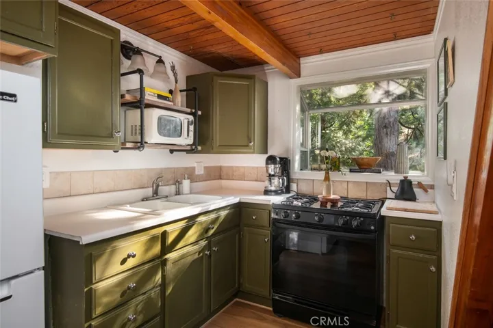 27590 Burnt Mill Drive, Lake Arrowhead, California 92352