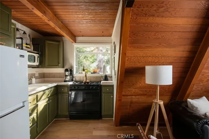 27590 Burnt Mill Drive, Lake Arrowhead, California 92352
