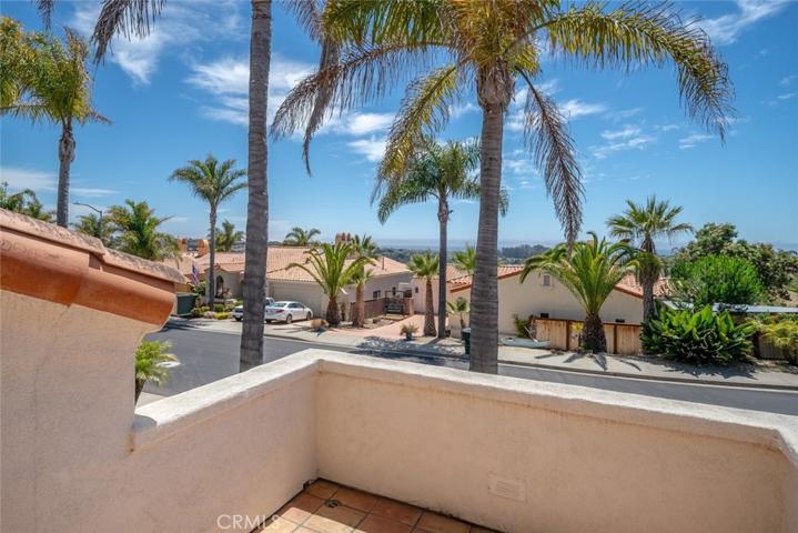 76 La Garza Street, Pismo Beach, California 93449