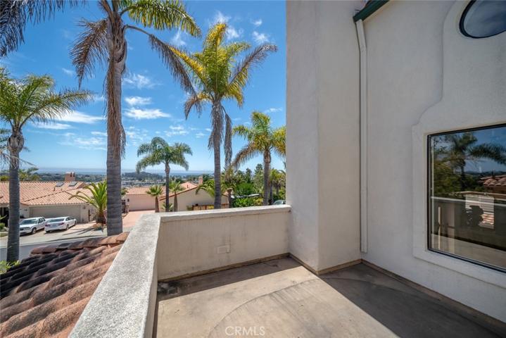 76 La Garza Street, Pismo Beach, California 93449