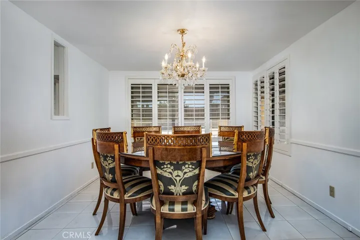 DINING TABLE