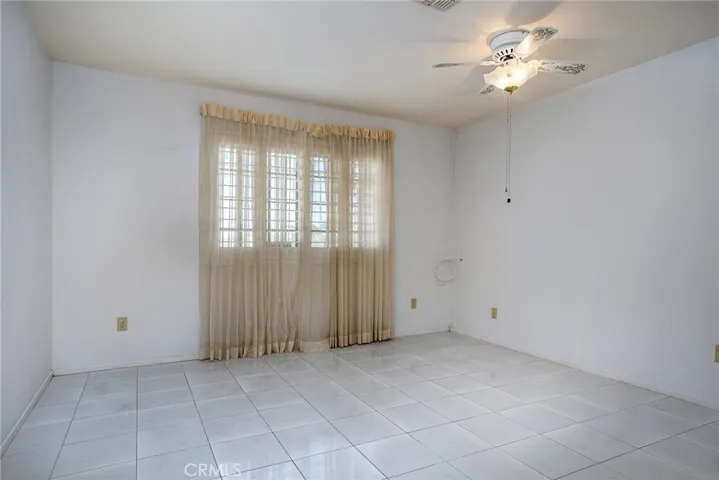 3 BEDROOMS  /3 BTH