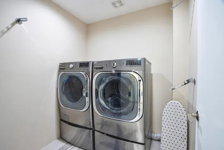 34-Laundry-Room