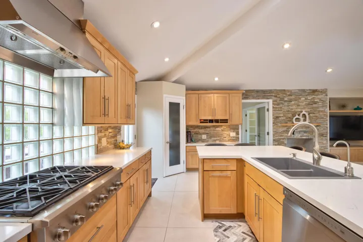 24-Kitchen