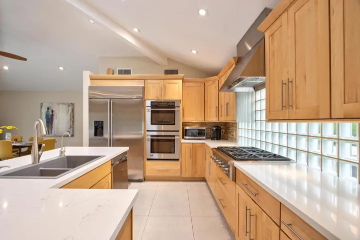 21-Kitchen