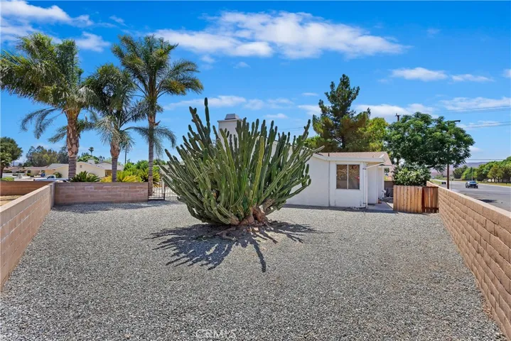 1002 La Casa Way, Hemet, California 92545