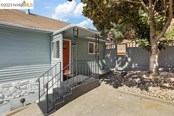 15 Cooke Avenue, Crockett, California 94525
