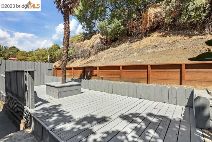 15 Cooke Avenue, Crockett, California 94525