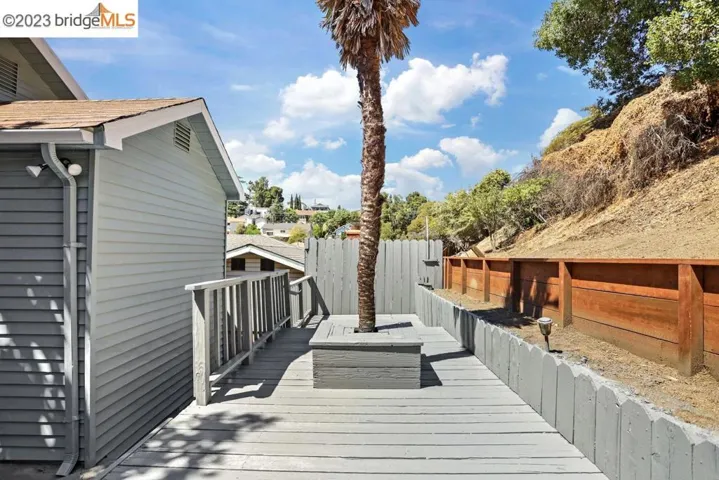15 Cooke Avenue, Crockett, California 94525