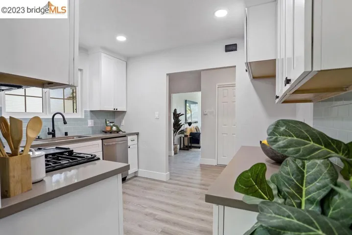 15 Cooke Avenue, Crockett, California 94525