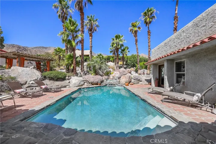 2401 N Milo Drive, Palm Springs, California 92262