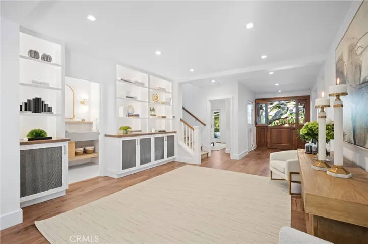 460 Holly Street, Laguna Beach, California 92651