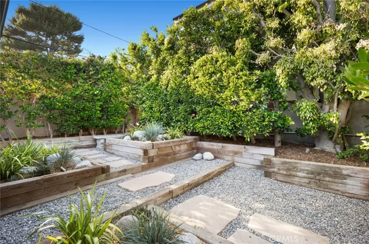 460 Holly Street, Laguna Beach, California 92651