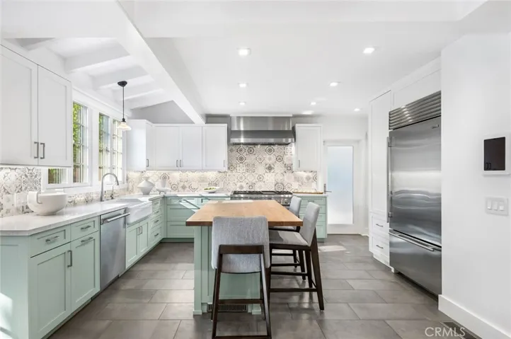 460 Holly Street, Laguna Beach, California 92651