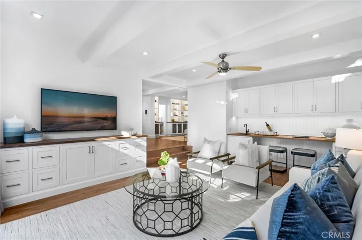 460 Holly Street, Laguna Beach, California 92651