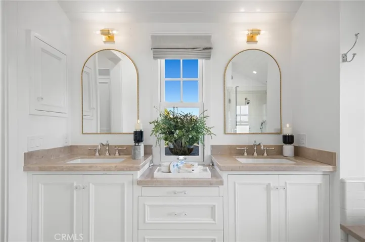460 Holly Street, Laguna Beach, California 92651
