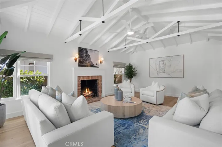 460 Holly Street, Laguna Beach, California 92651