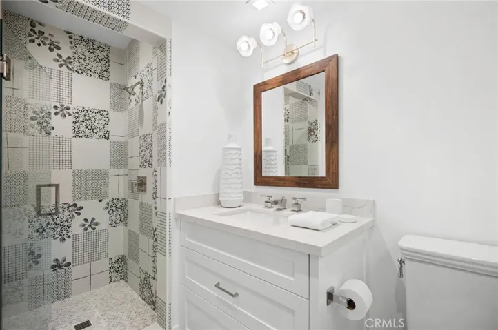 460 Holly Street, Laguna Beach, California 92651