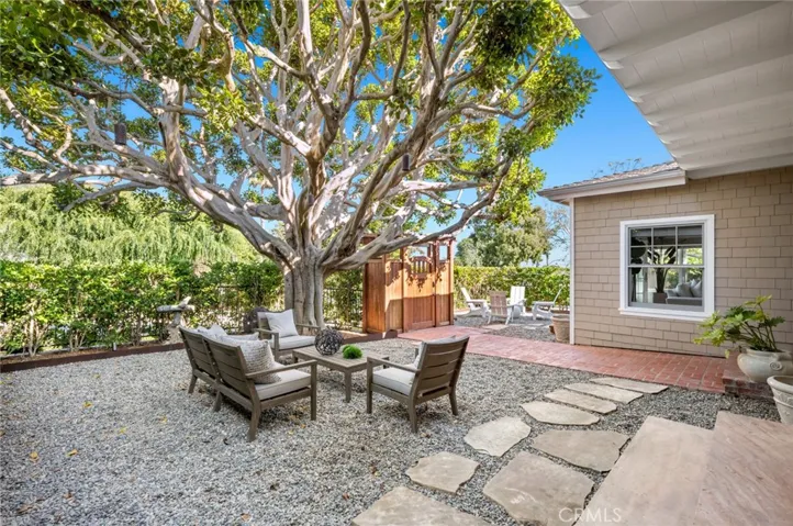460 Holly Street, Laguna Beach, California 92651