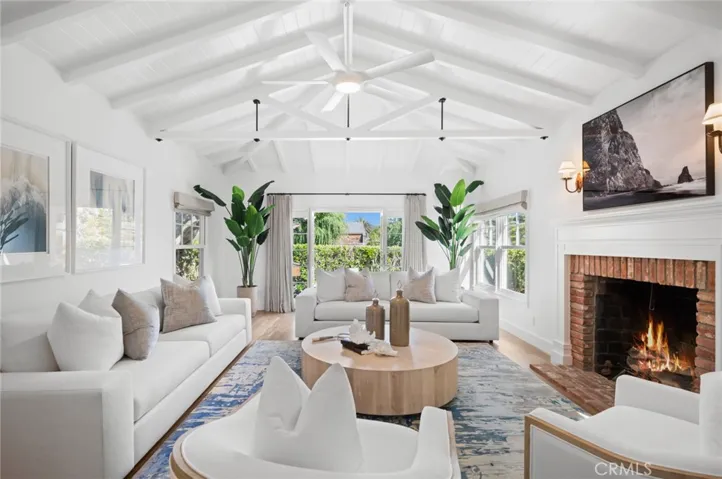 460 Holly Street, Laguna Beach, California 92651