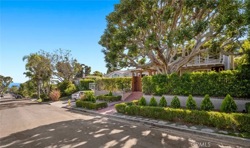 460 Holly Street, Laguna Beach, California 92651