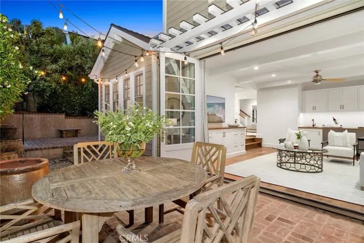 460 Holly Street, Laguna Beach, California 92651