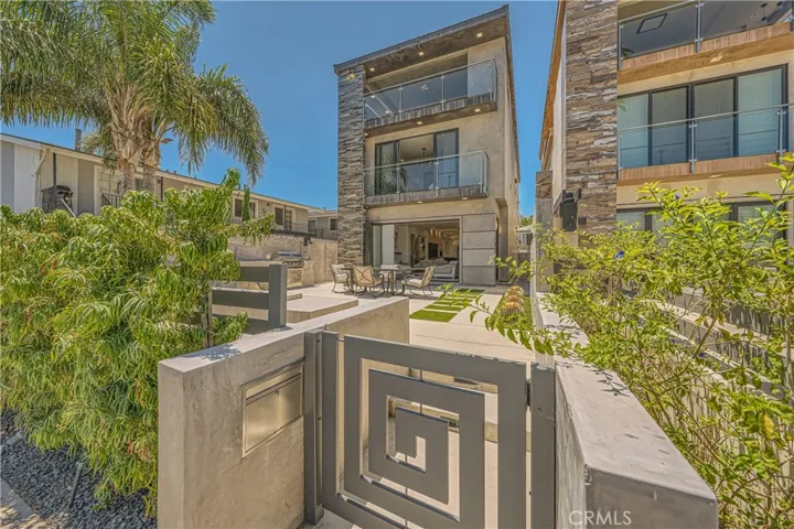 413 California Street, Huntington Beach, California 92648