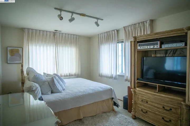 6301 Bonita Ct, Richmond, California 94806