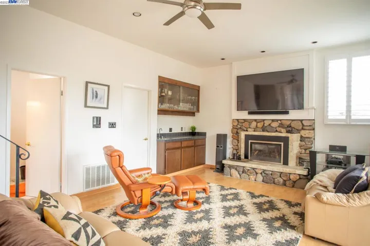 6301 Bonita Ct, Richmond, California 94806