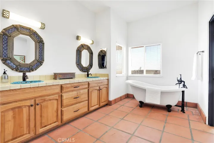 Master Bath, soaking tub