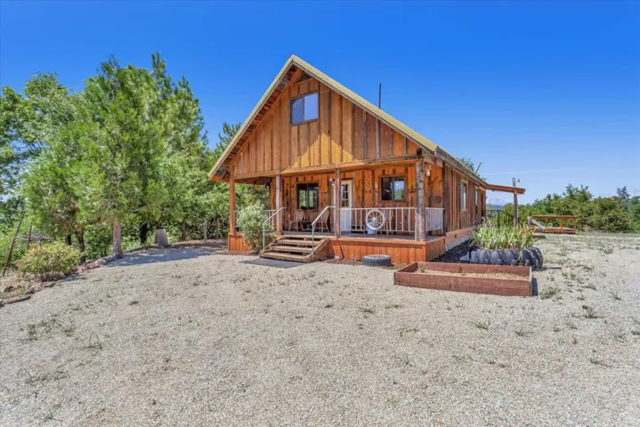 29958 Frisby Road, Round Mountain, California 96084