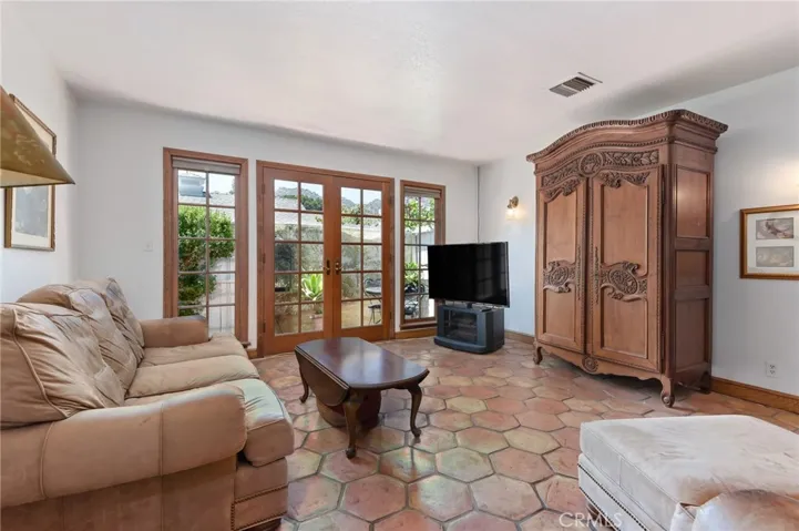 22434 Lassen Street, Chatsworth, California 91311