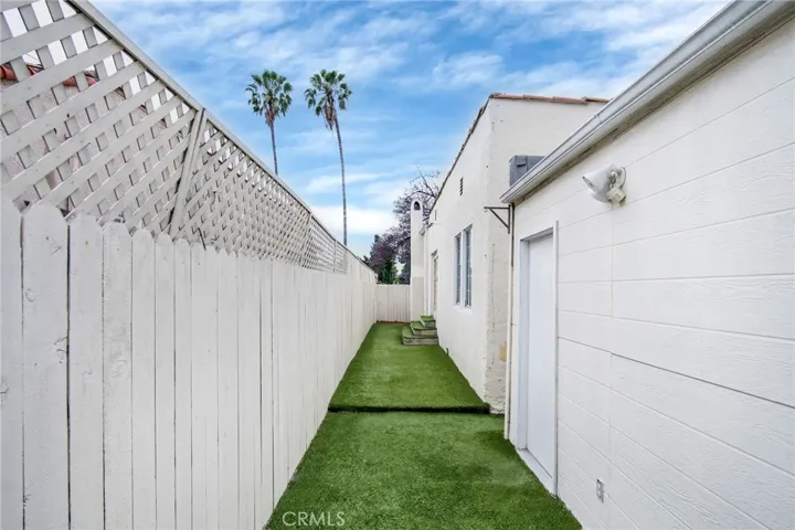 546 N Martel Avenue, Los Angeles, California 90036