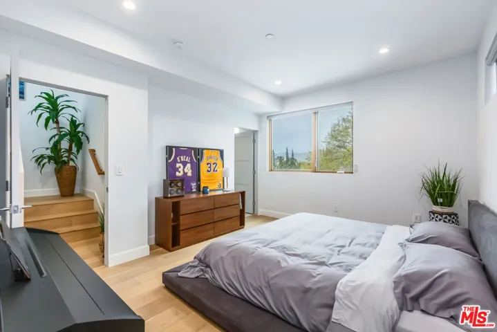 11404 W Talia Court, Studio City, California 91602