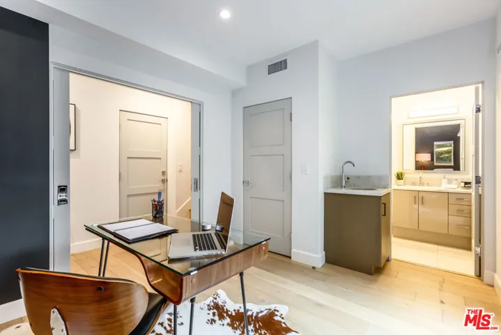 11404 W Talia Court, Studio City, California 91602
