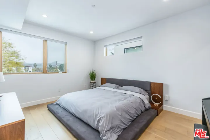 11404 W Talia Court, Studio City, California 91602