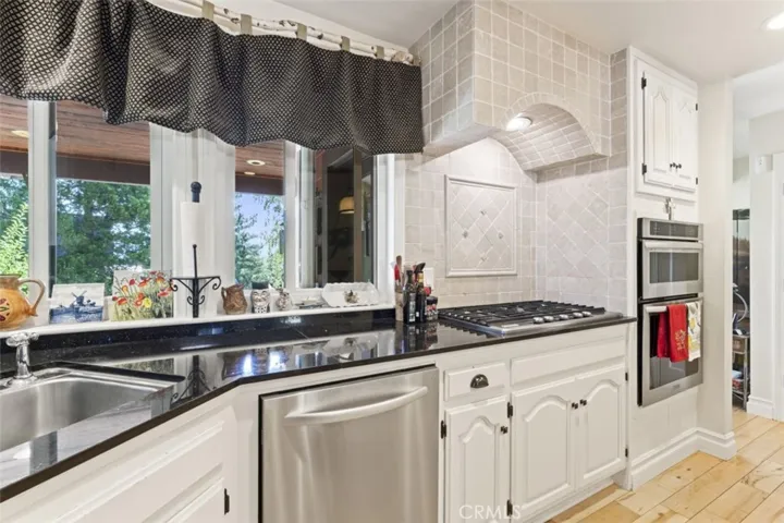27620 Cedarwood Drive, Lake Arrowhead, California 92352