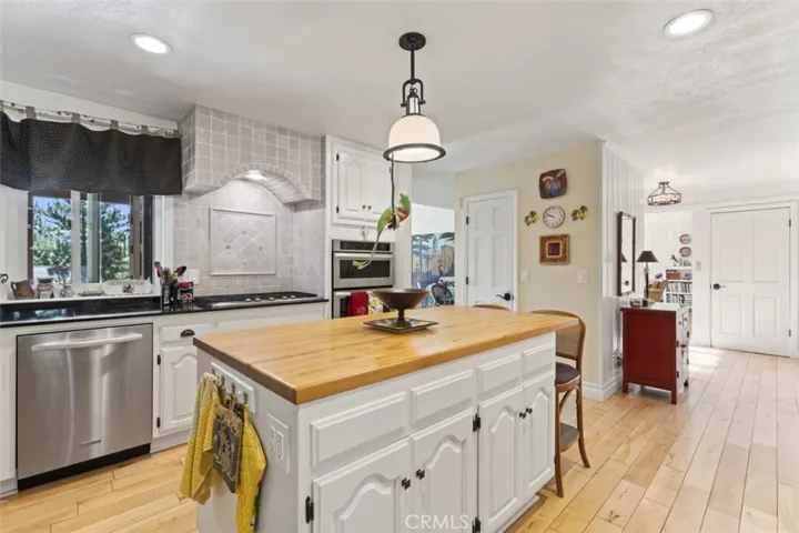 27620 Cedarwood Drive, Lake Arrowhead, California 92352
