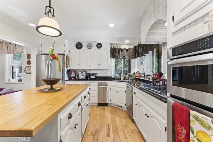 27620 Cedarwood Drive, Lake Arrowhead, California 92352