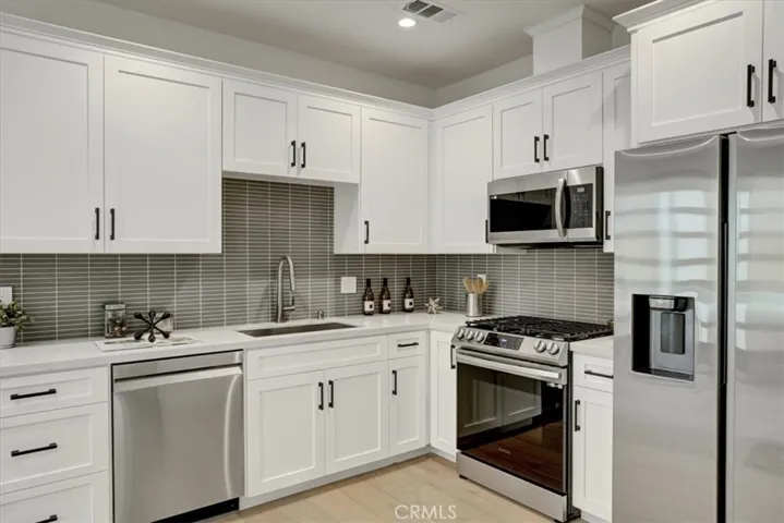 13903 Graber Avenue, Sylmar, California 91342