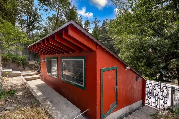 23526 Knapps Cutoff, Crestline, California 92325