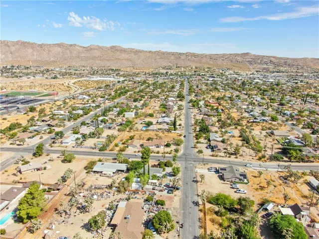 7690 Barberry Avenue, Yucca Valley, California 92284
