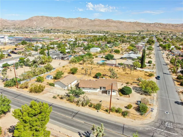 7690 Barberry Avenue, Yucca Valley, California 92284