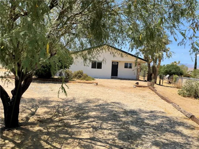 7690 Barberry Avenue, Yucca Valley, California 92284