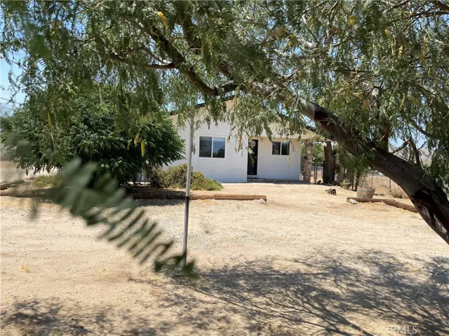 7690 Barberry Avenue, Yucca Valley, California 92284