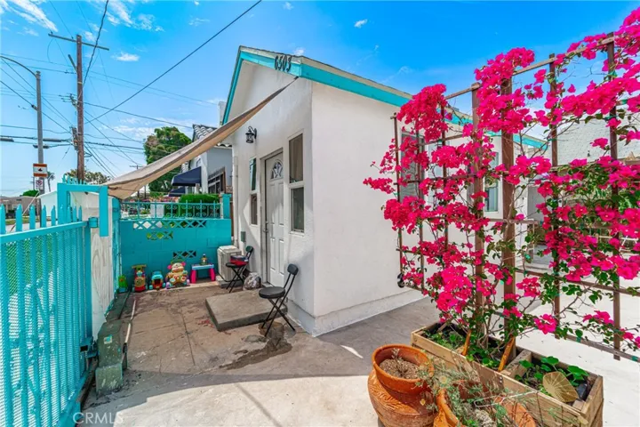 1502 W 65th Street, Los Angeles, California 90047